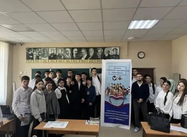 Миннац Дагестана: беседы со школьниками по профилактике религиозной нетерпимости и сохранению традиционных ценностей прошли сразу в нескольких городах и районах республики